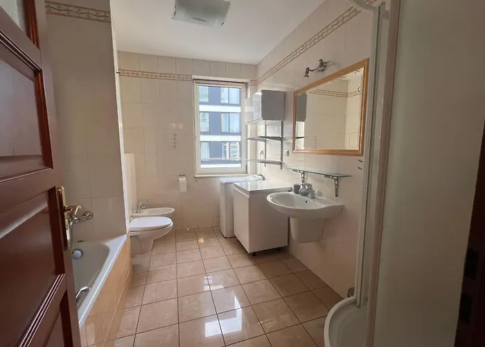 Duzy Przestronny Z Darmowym Parkingiem I Dwoma Balkonami Warsaw